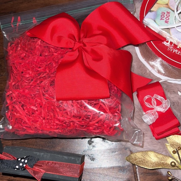 Minnie Mouse black white red happy birthday party decor - banner ribbons globes - Picture 3 of 16